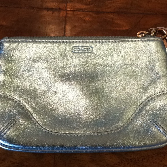 New Coach light acqua wristlet - Picture 4 of 4